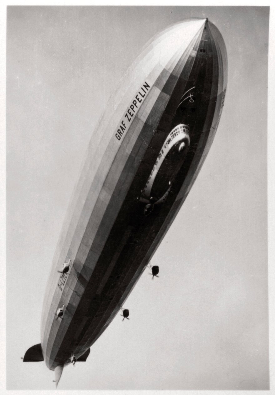 Dirigibile LZ127 Graf Zeppelin, visto dal basso, 1933 da Unbekannt