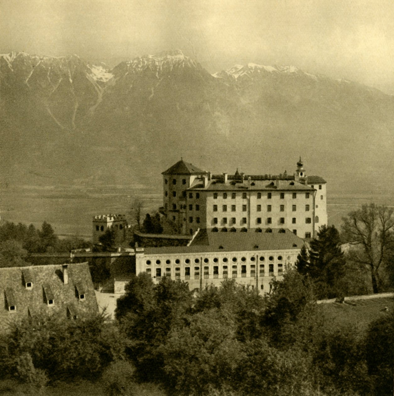 Castello di Ambras, Innsbruck, Tirolo, Austria, c1935 da Unbekannt