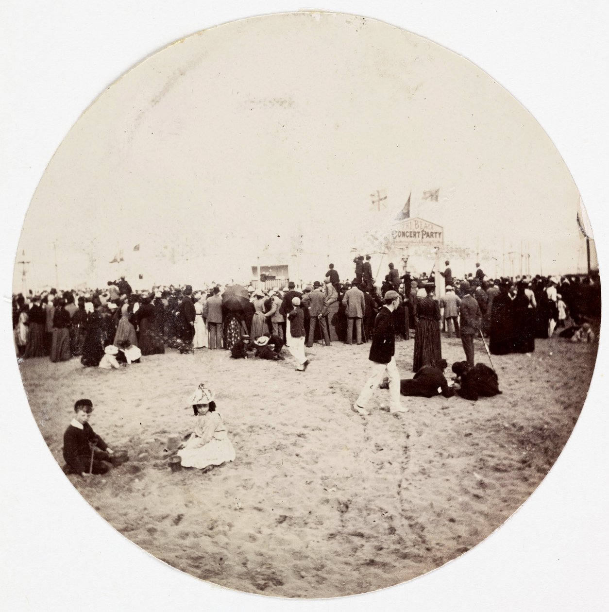 Intrattenimento sulla spiaggia, circa 1890 da Unbekannt