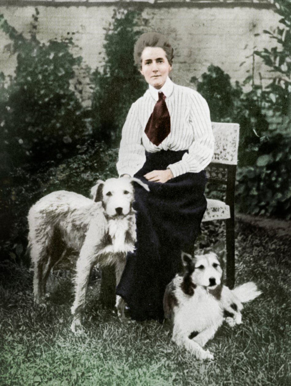 Edith Cavell con i suoi cani da compagnia, c1915 da Unbekannt