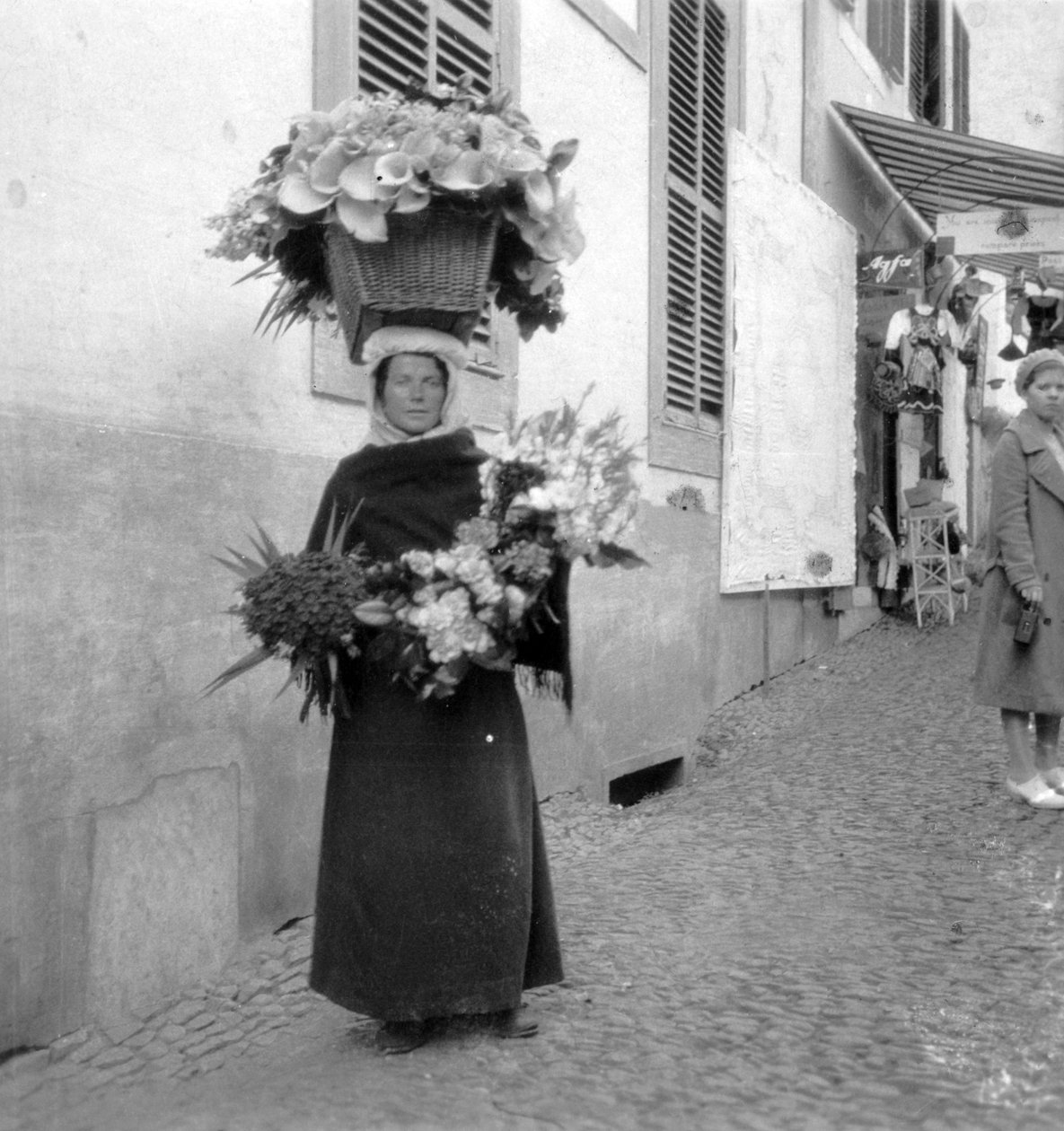 Venditrice di fiori, Funchal, Madeira, XX secolo da Unbekannt