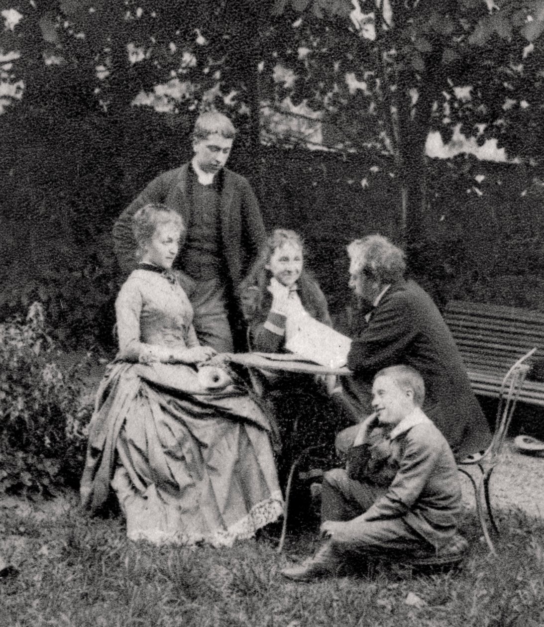 Gustave Eiffel, ingegnere francese, con la sua famiglia, 1882 da Unbekannt
