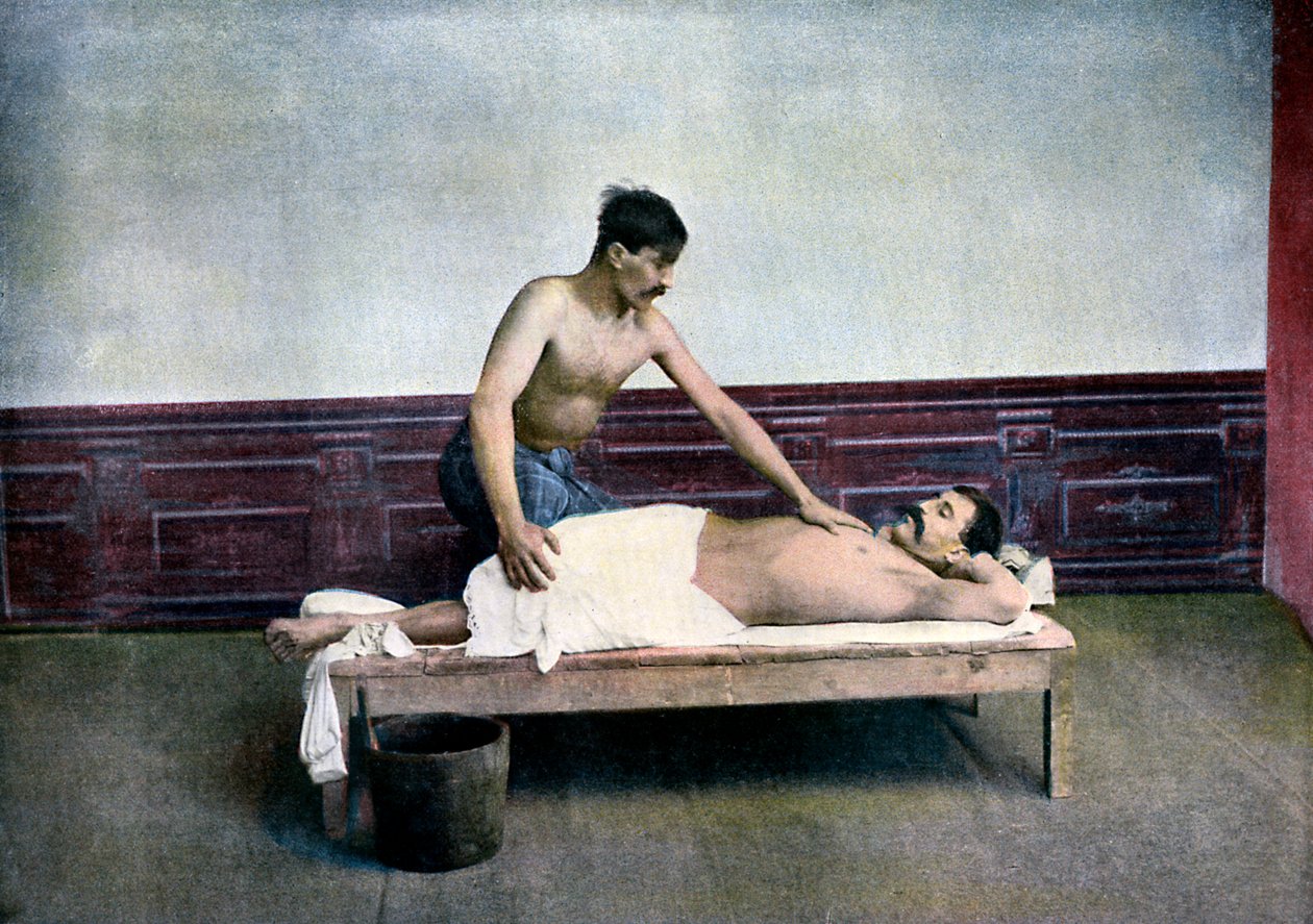 Uomo che riceve un massaggio in una casa da bagno, c1890 da Unbekannt