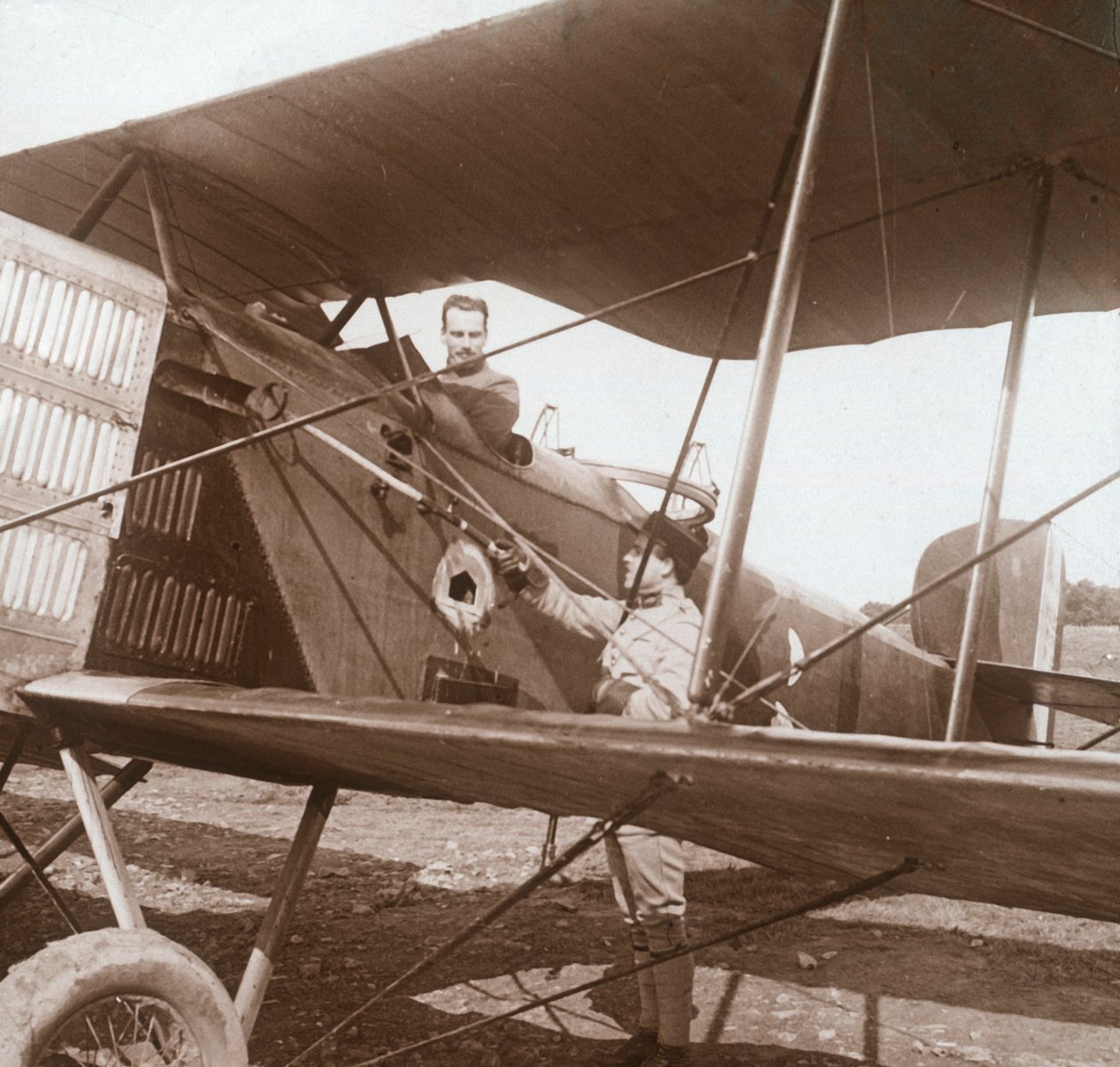 Pilota in biplano, c1914-c1918 da Unbekannt