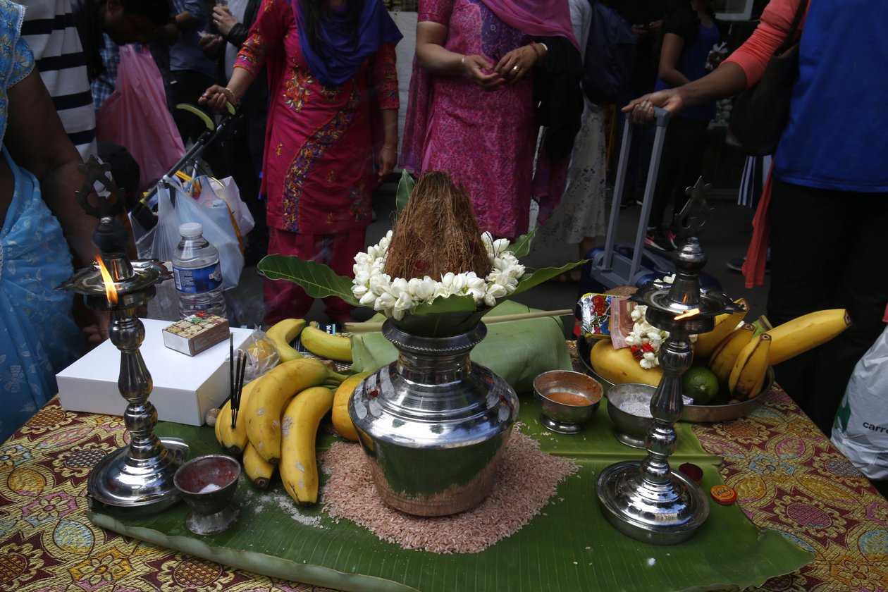 Festival del carro Ratha Yatra a Parigi. Offerte da Unbekannt