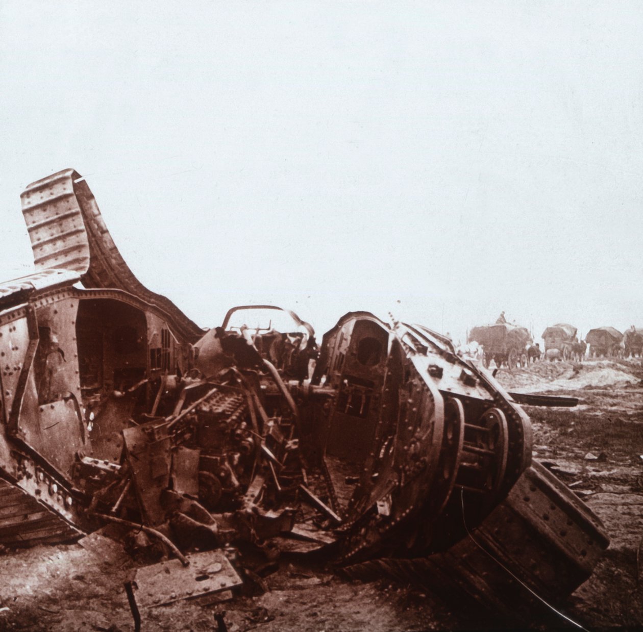 Carro armato squarciato, Champagne, Francia settentrionale, c1914-c1918 da Unbekannt