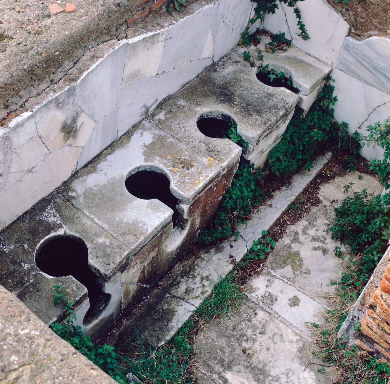 Toilette romana, Ostia, Italia da Unbekannt