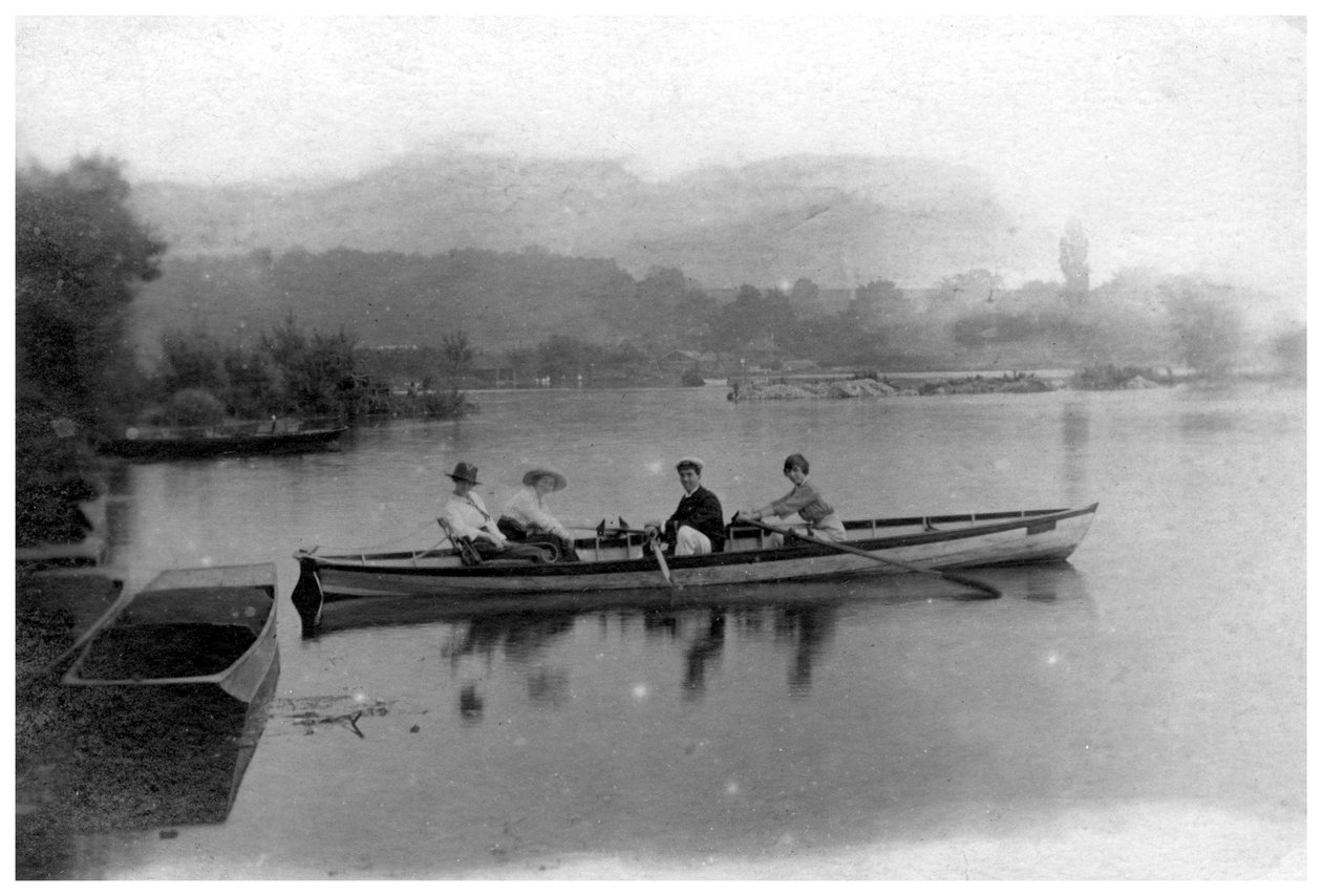 Remare su un lago, c1900-1919 da Unbekannt