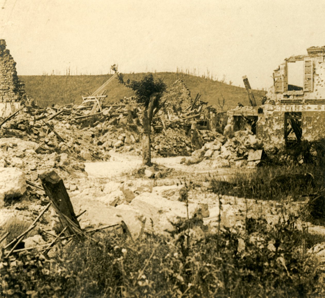 Edifici in rovina, Chavignon, Francia settentrionale, c1914-c1918 da Unbekannt