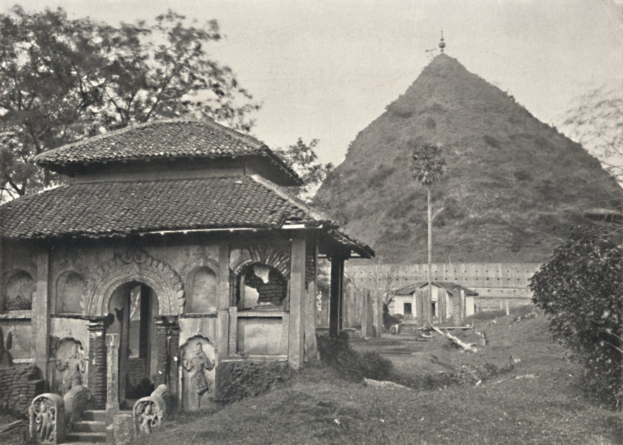 Ruwanwali Dagoba ad Anuradhapura. Lato est, 1926 da Unbekannt