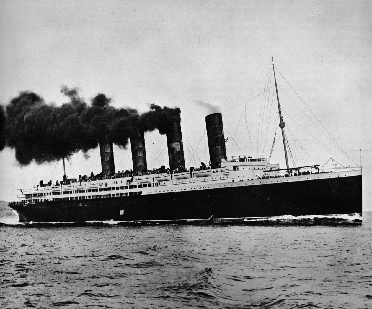 Il Lusitania a tutta velocità, 1915 da Unbekannt