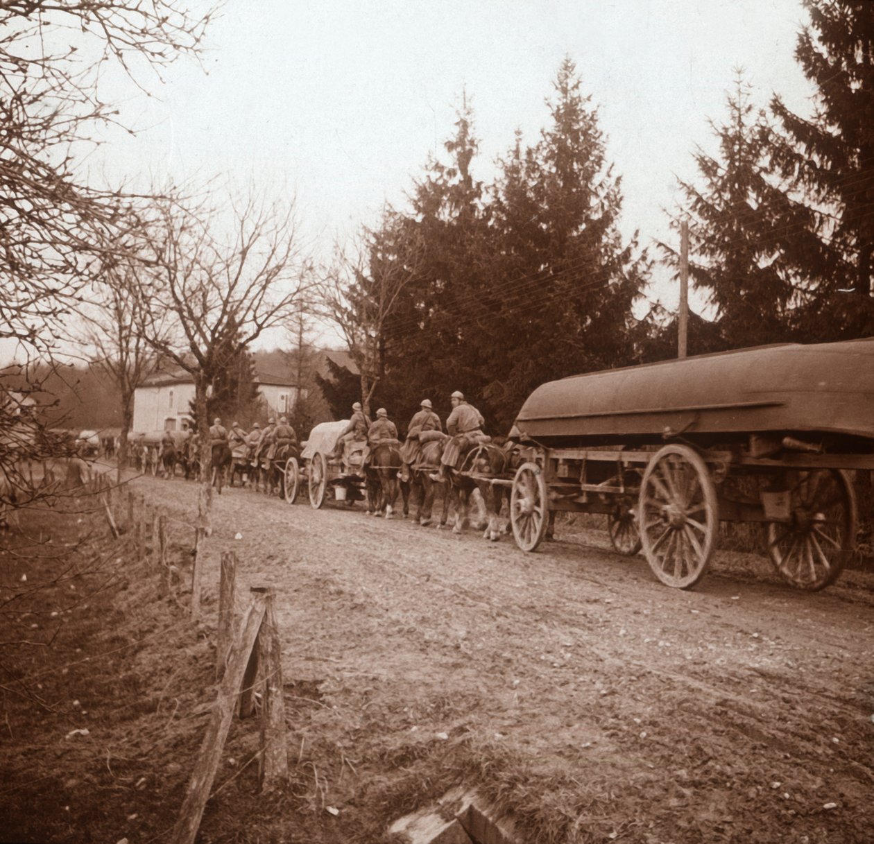 Trasporto di pontoni, Somme, Francia settentrionale, c1914-c1918 da Unbekannt