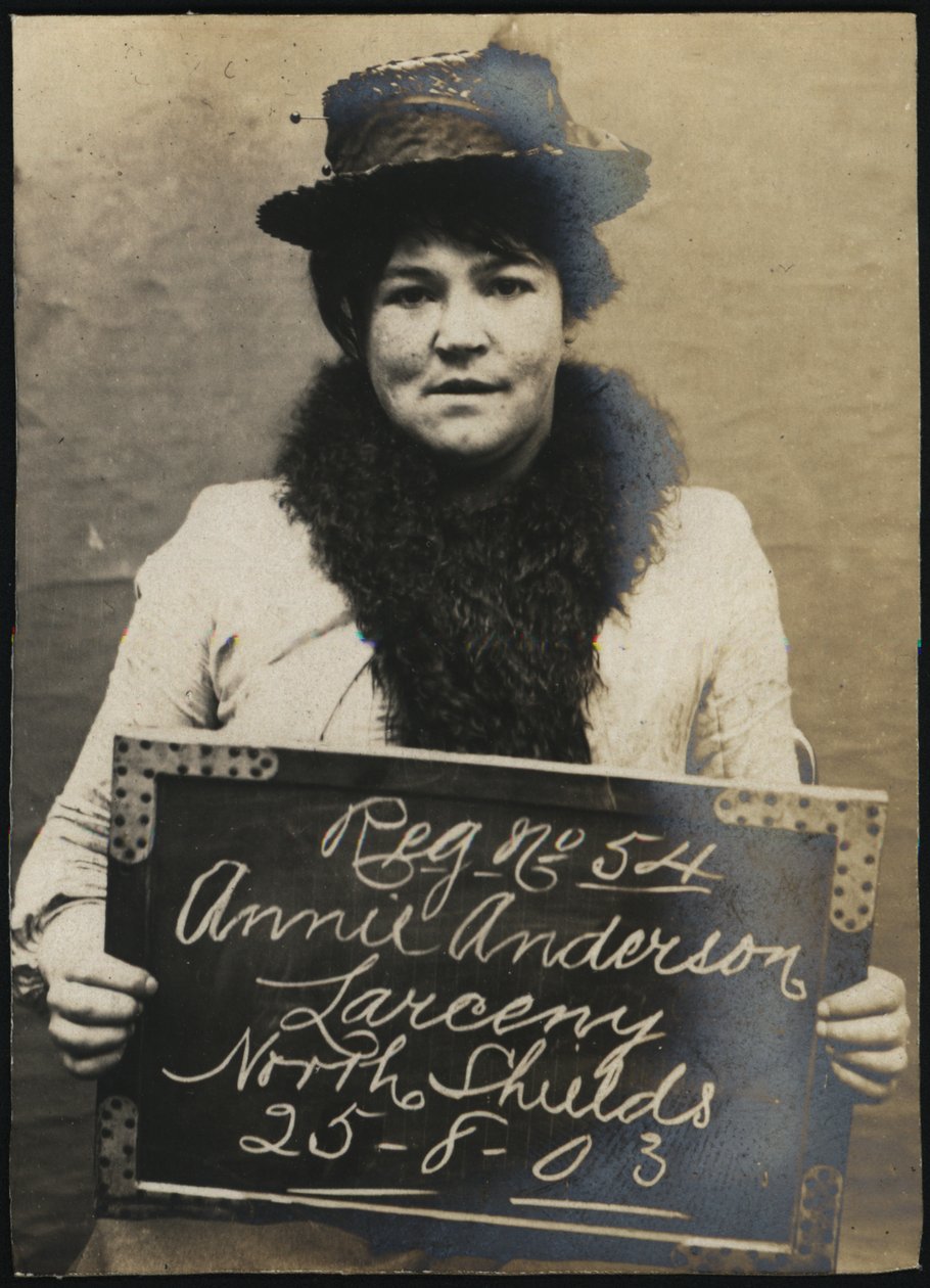 Annie Anderson, arrestata per presunto furto di un orologio, North Shields, UK, 1903 da Unbekannt Unbekannt