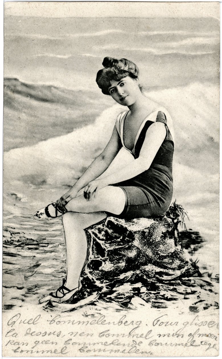 Donne in costume da bagno, c. primi 1900 (cartolina) da Alec Hunter