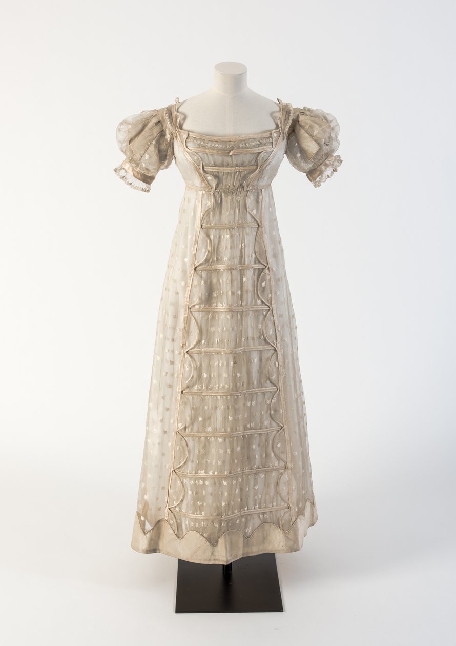 Vestito in pizzo Madras di seta crema con dettagli in raso di seta, 1817 da Unbekannt Unbekannt