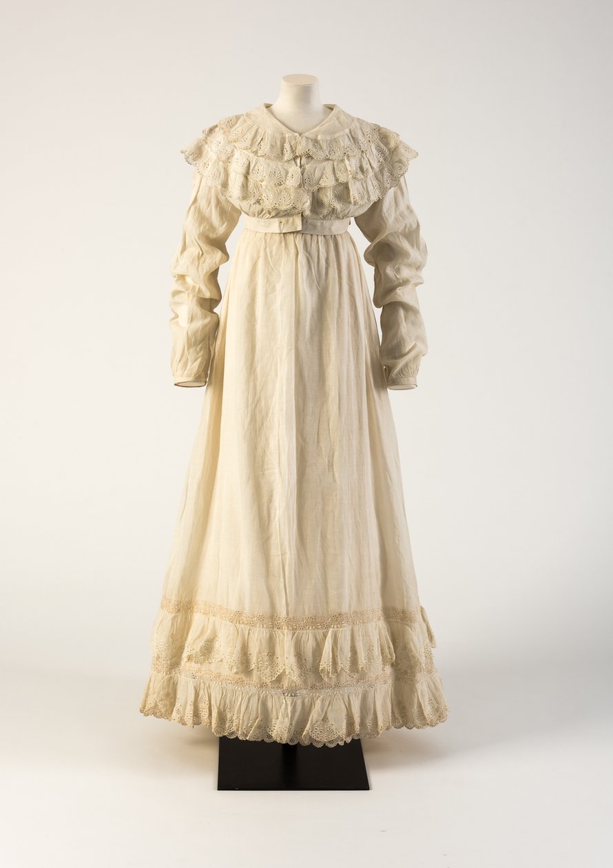Abito in cotone bianco con ricami a intaglio e corpetto stile spencer, 1815 da Unbekannt Unbekannt
