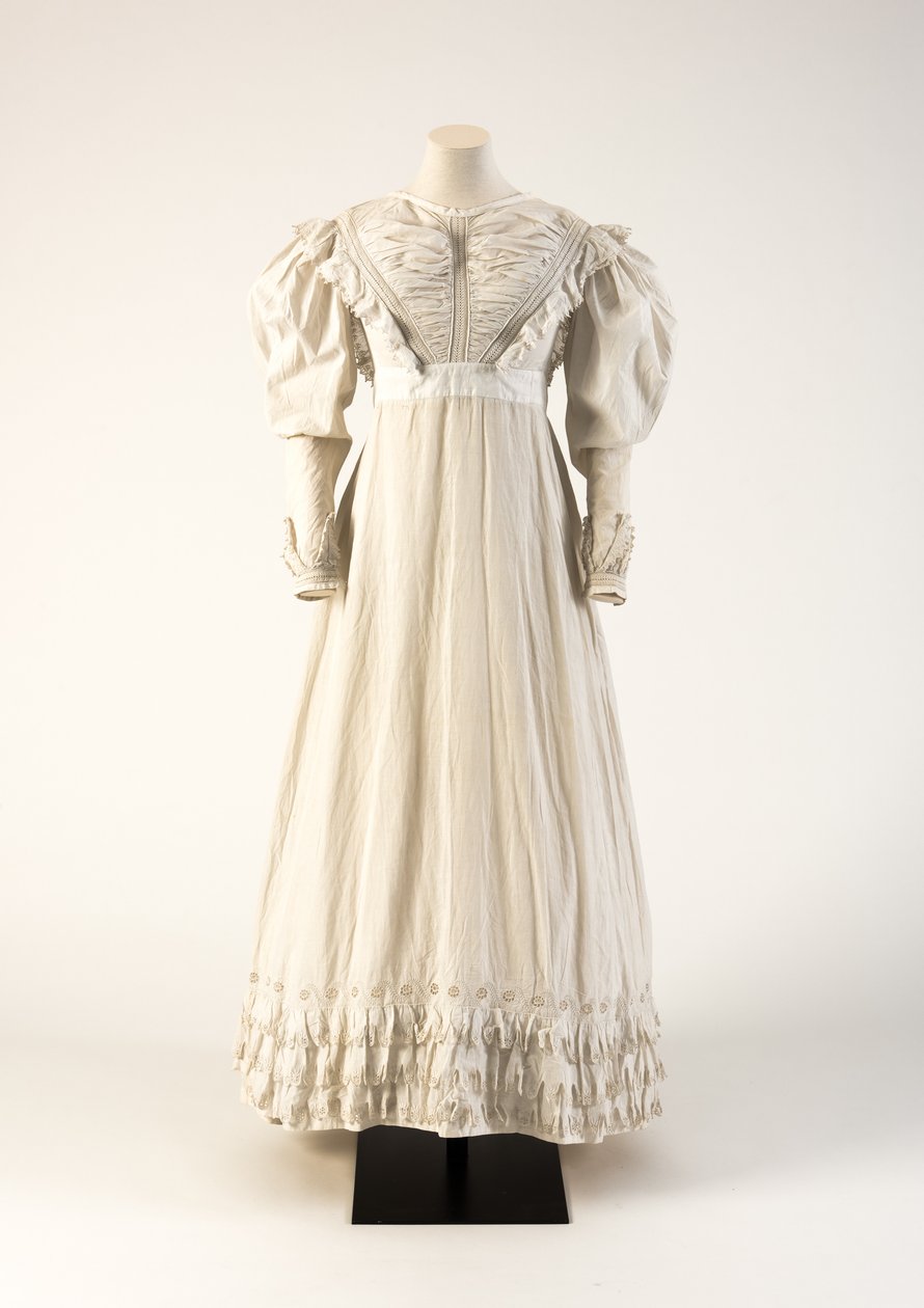 Vestito in cotone bianco ricamato a mano, 1824 da Unbekannt Unbekannt