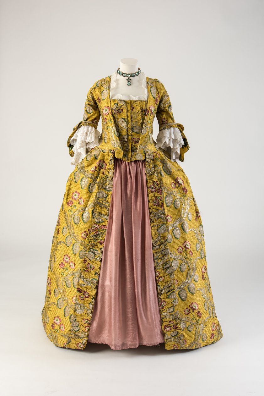 Abito à la française in seta gialla e oro tessuta, anni 1760 da Unbekannt Unbekannt