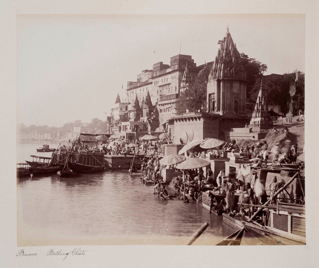 Benares Bagni Ghâts, c.1885 da Unknown photographer