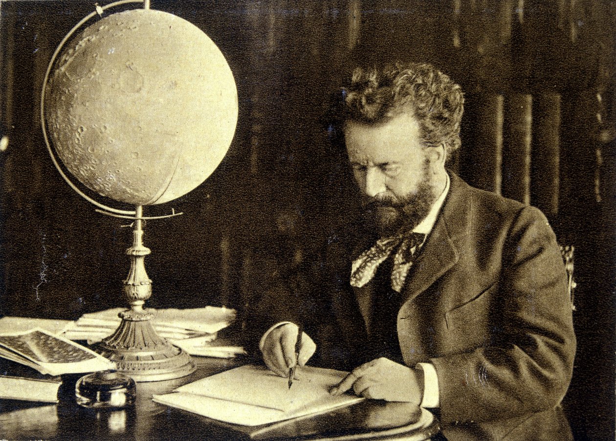 Camille Flammarion al suo tavolo di lavoro da Unknown photographer