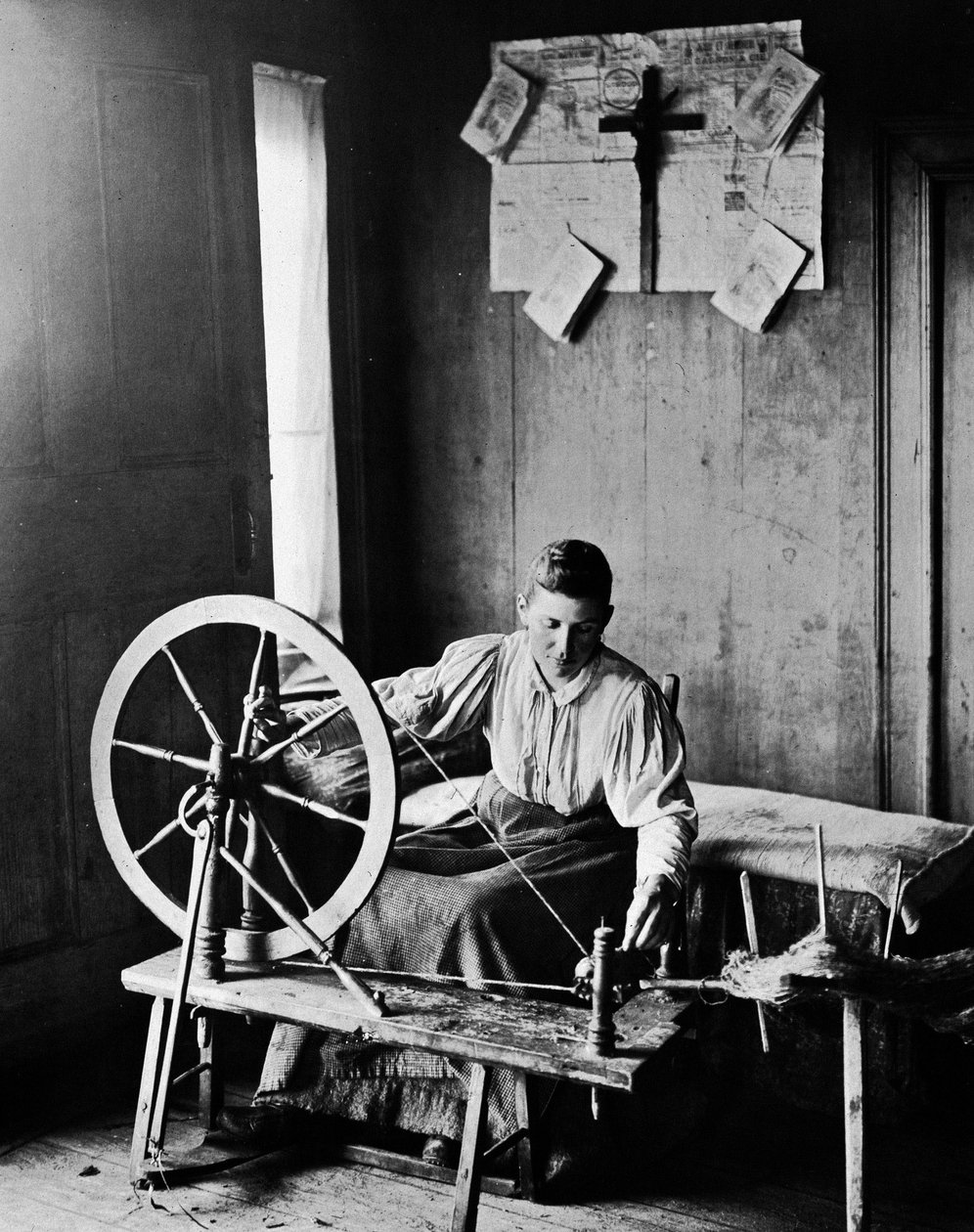 Artigianato tessile di Nortman circa 1890 da Unknown photographer