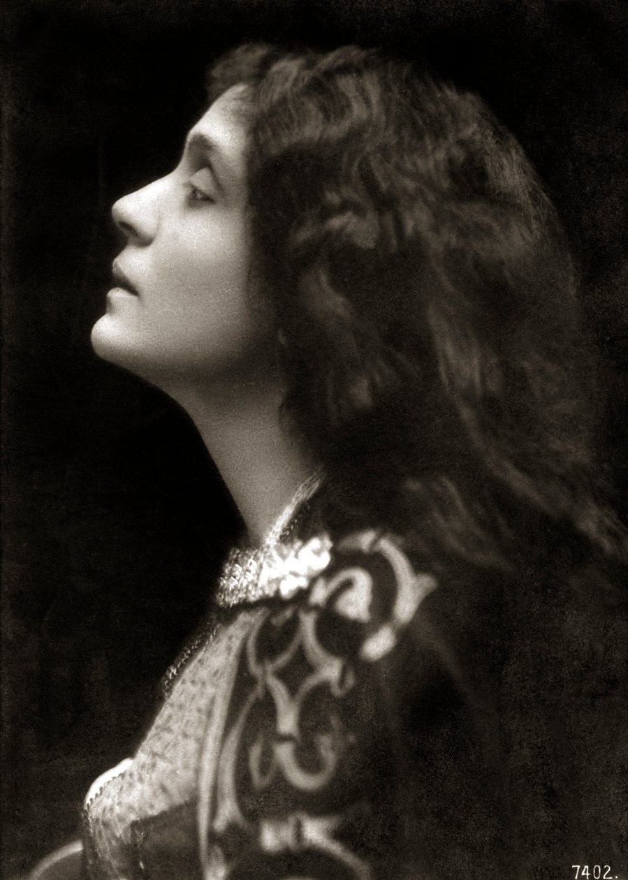 Eleonora Duse - profilo del ritratto da Unknown photographer