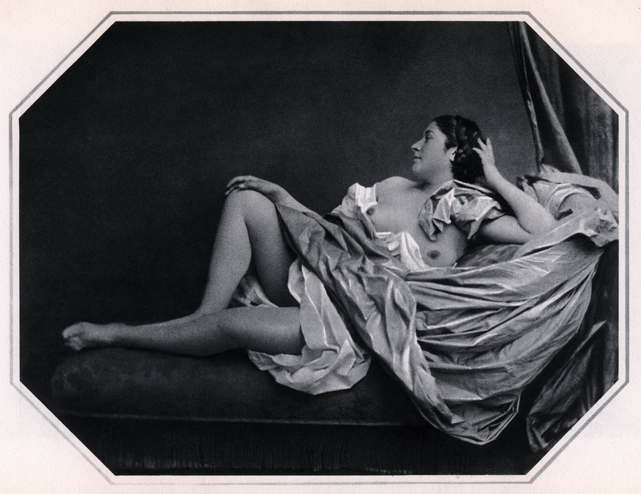 Donna nuda sdraiata da Unknown photographer