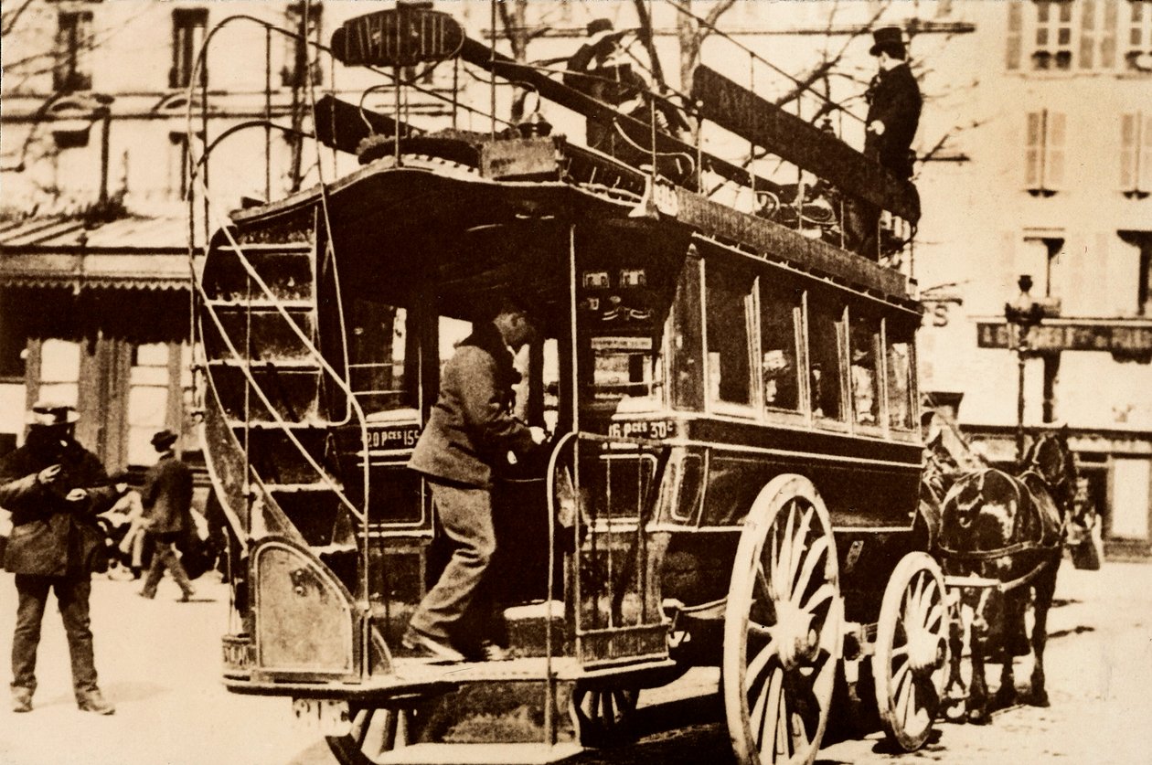 Parte posteriore di un tram trainato da cavalli da Unknown photographer