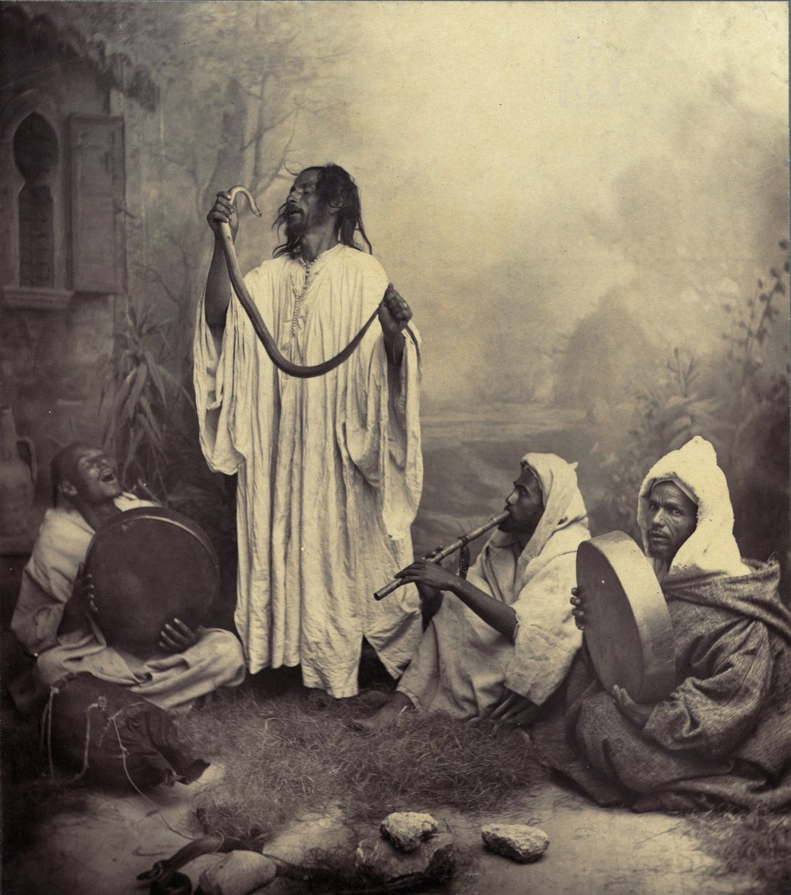 Incantatori di serpenti a Tangeri, Marocco da Unknown photographer