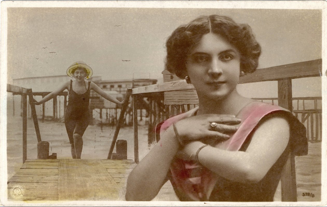 Donne in costume da bagno, c. 1908 (cartolina) da Unknown photographer