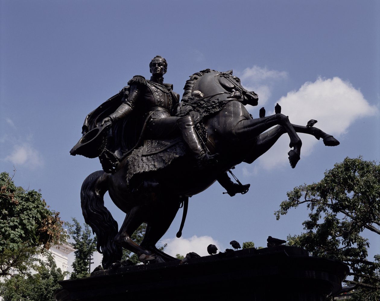Monumento a Simon Bolivar nella Plaza Bolivar da Venezuelan School