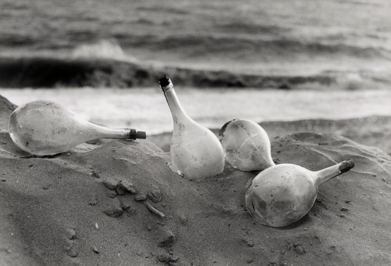 "Fiaschi sulla spiaggia" da Vincenzo Balocchi