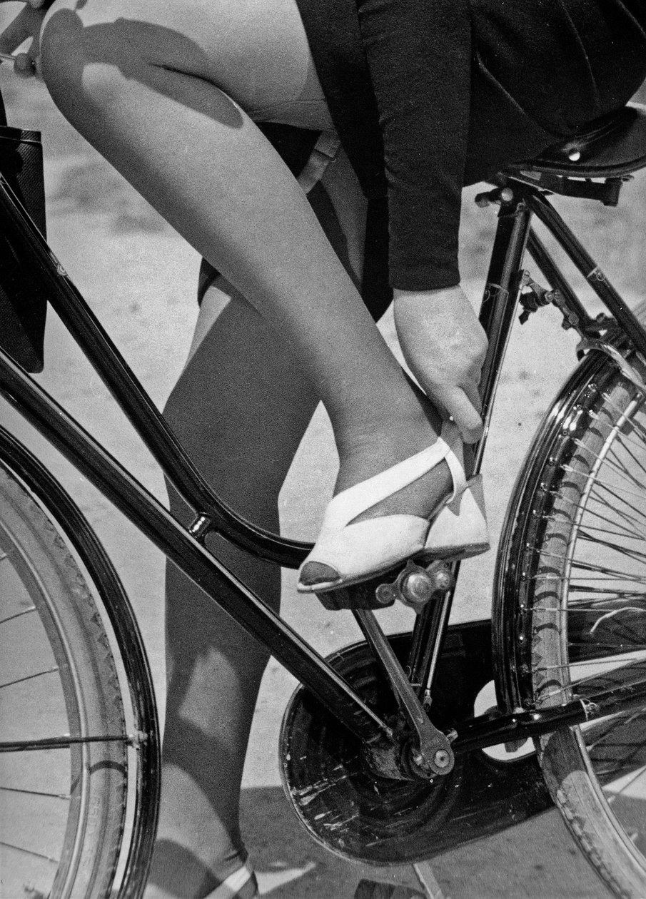 In bicicletta, 1960 circa (foto b/n) da Vincenzo Balocchi