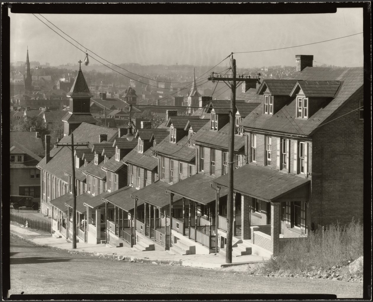 Case bifamiliari a Bethlehem, Pennsylvania da Walker Evans