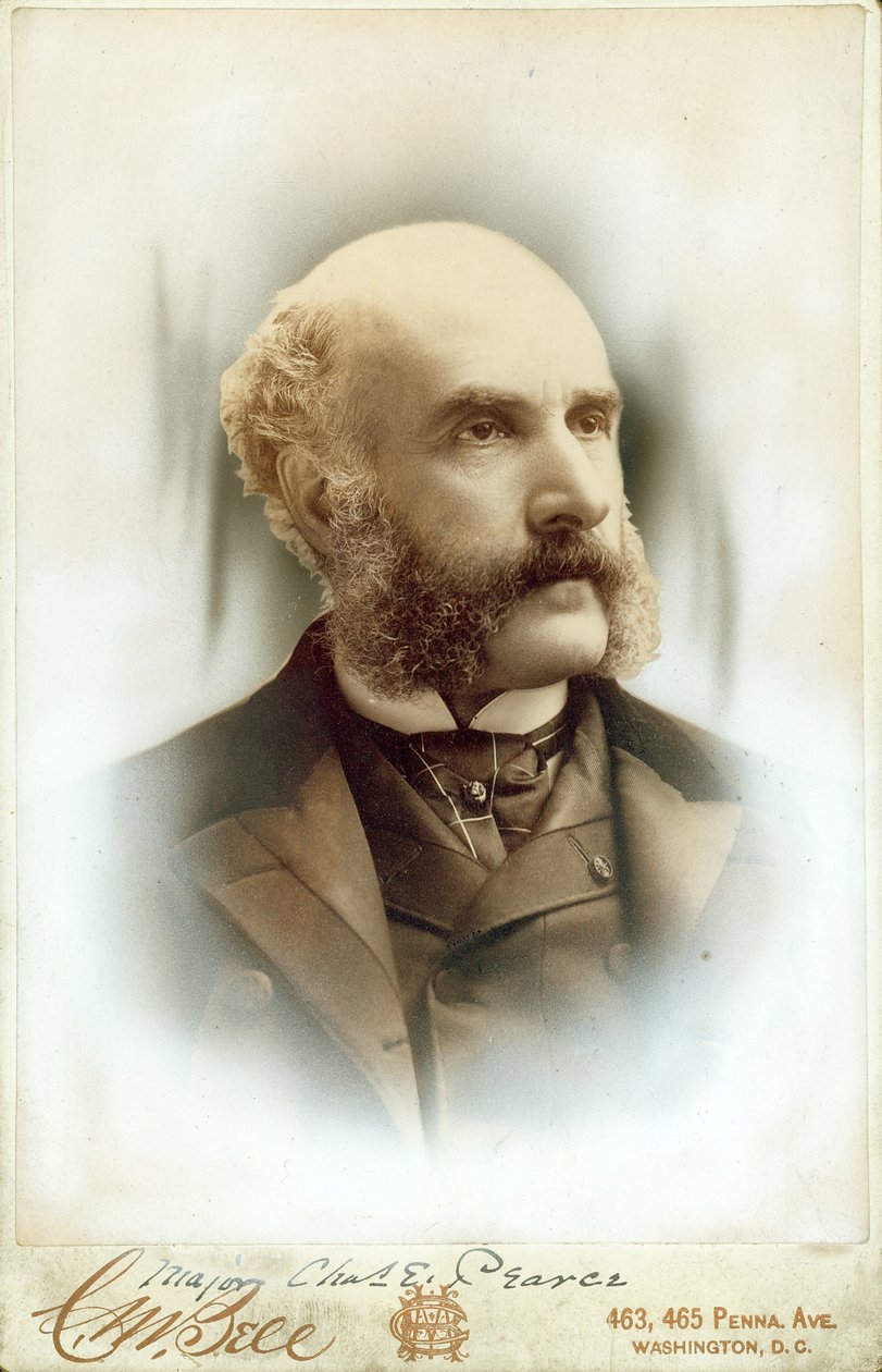 Ritratto busto di Charles E. Pearce con abito, gilet e cravatta da Washington D.C. C.M. Bell