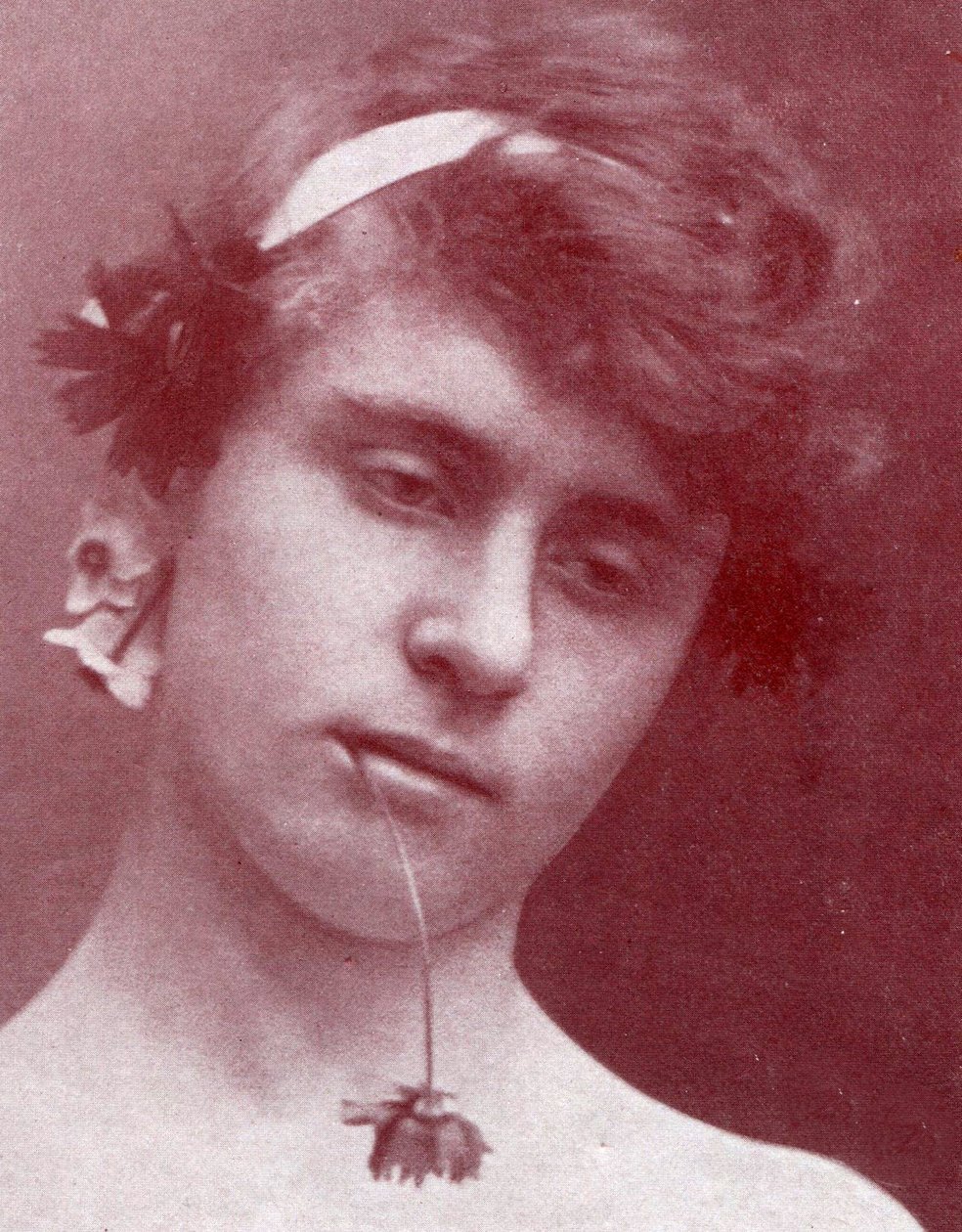 Studio di un ragazzo siciliano con un fiore in bocca, Sicilia, c.1899 da Baron Wilhelm von Gloeden