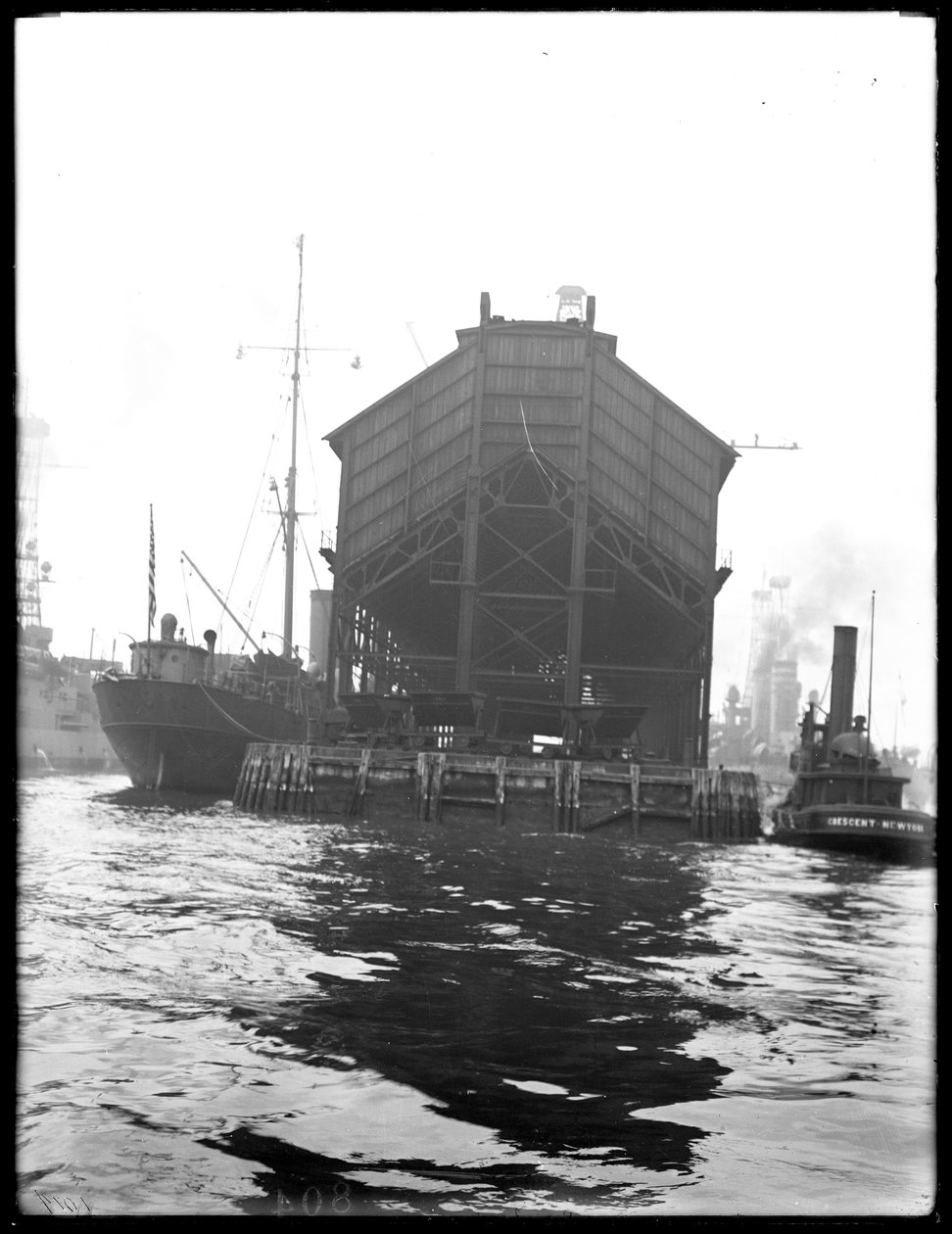 Deposito di carbone, Brooklyn Navy Yard, 1912 da William Davis Hassler