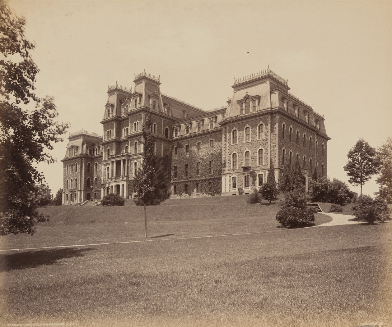 Easton, Pardee Hall, Lafayette College da William H. Rau