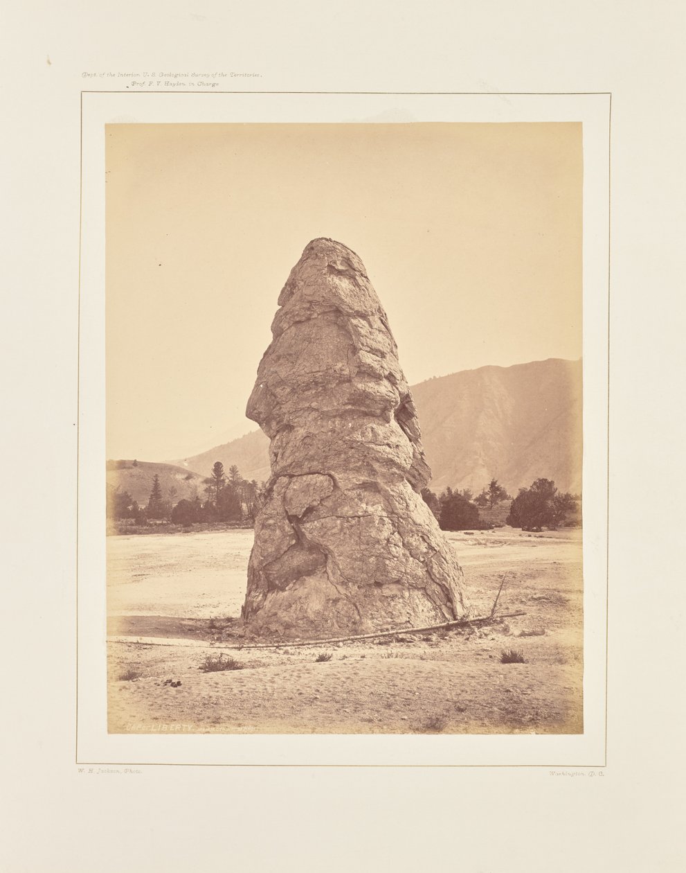 Cappello della Libertà, Mammoth Hot Springs da William Henry Jackson
