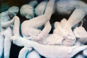 Scultura erotica, Khajuraho, India. c950-1050. XX secolo
