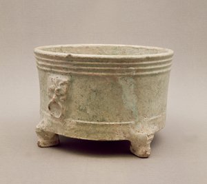 Vaso tripode di terracotta, dinastia Han, 25-220 d.C.