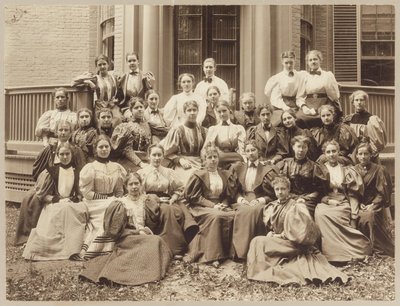 Classe di Radcliffe del 1896 (foto b/n) da American Photographer