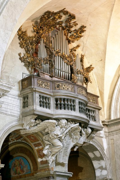 Organo Testa con scultura in marmo da Antonio Raggi