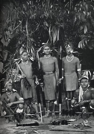 Angami Nagas in abito completo, 1902 da Bourne and Shepherd