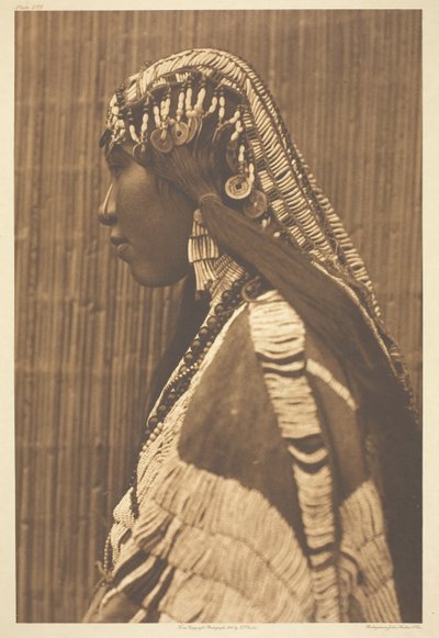 Ragazza Wishham, Profilo da Edward S. Curtis