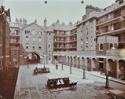 Bourne Estate: Laney Buildings, Londra da English Photographer