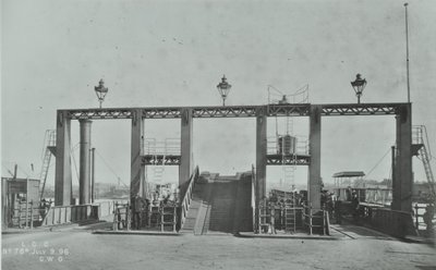 Vista del Woolwich Ferry, 1896 da English Photographer