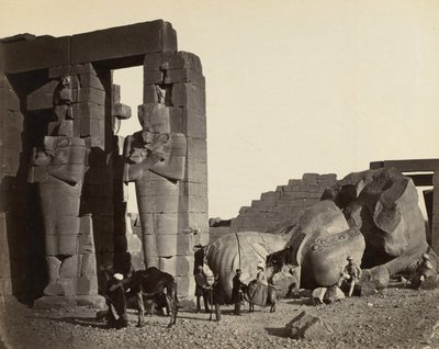 Statua caduta al Ramesseum, Tebe, 1857 da Francis Frith