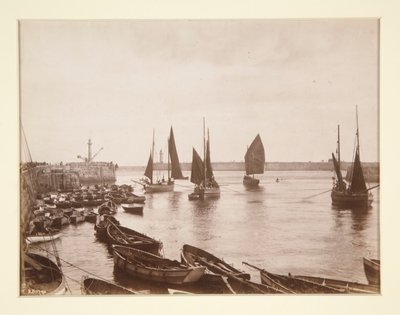 Veduta del porto di Whitby da Frank Meadow Sutcliffe