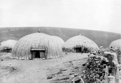 Capanne Kaffir, Sudafrica, c.1914 da French Photographer